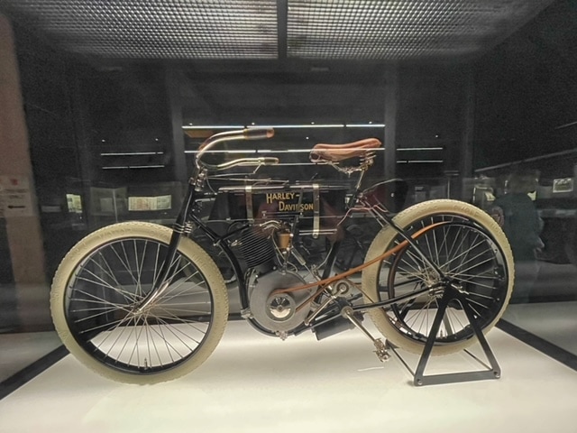 Avis & Effie Hotchkiss: Women Harley Riders Who Rode Into the History Books - Traveling with MJ