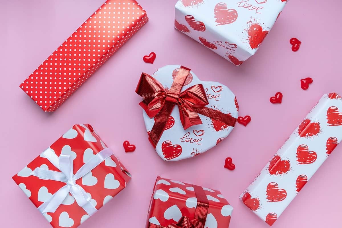 Unique Valentines Day Gifts for Travelers - 2024 - MORE TIME TO TRAVEL