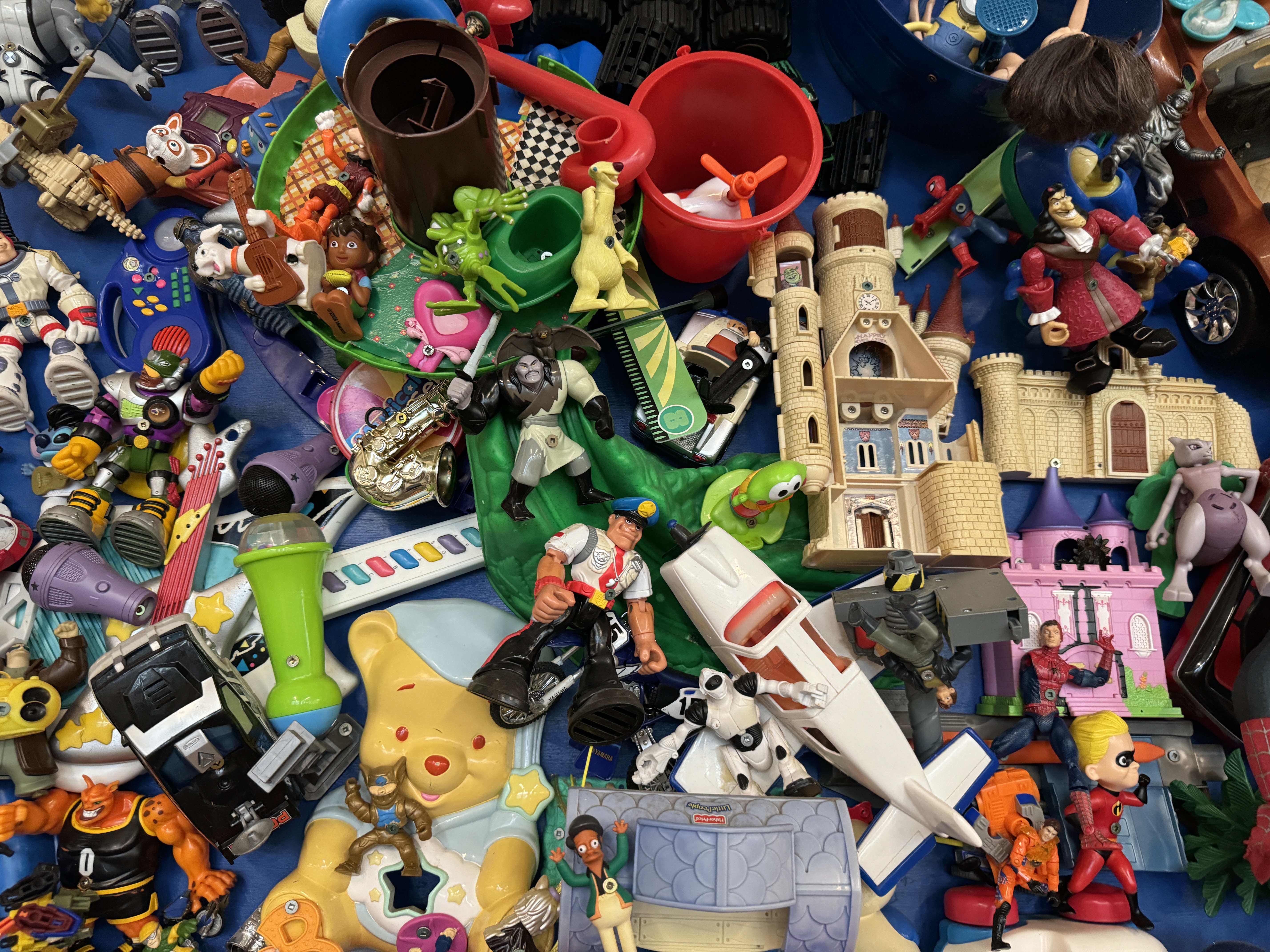 Toronto Kitchener-Waterloo (YKF) - Flight status, maps & more | KAYAK